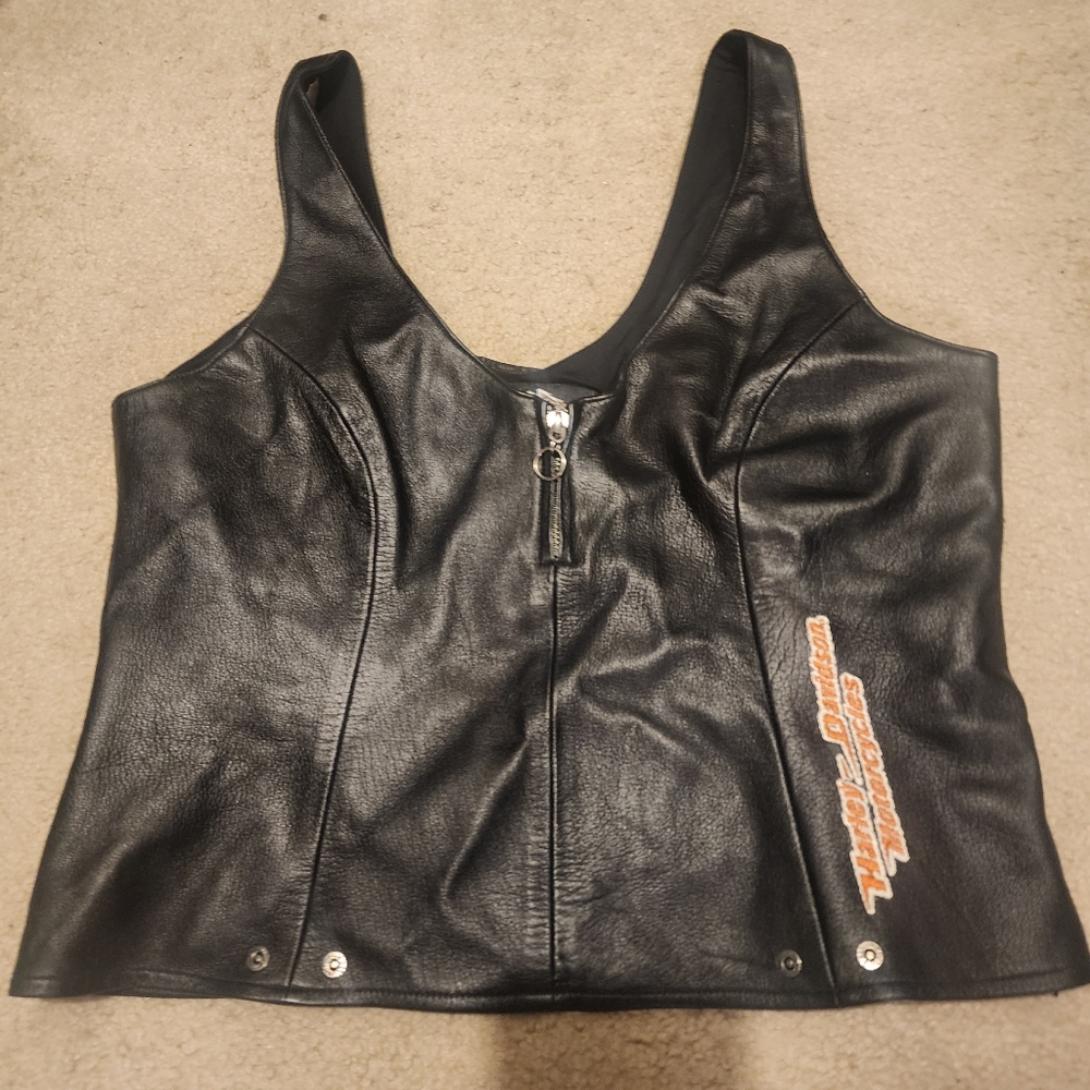 Harley-Davidson black leather tank. Zip front and side. EUC. Women's small.
